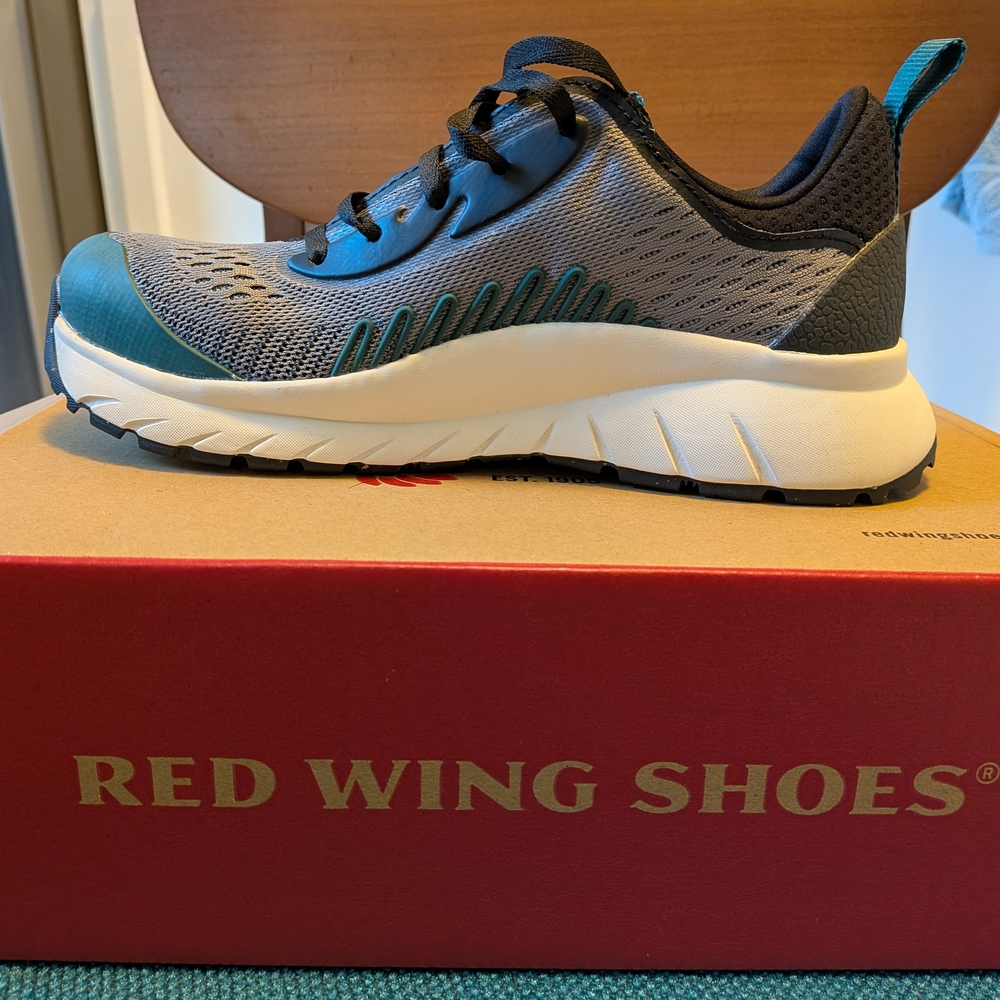 Red Wing Safety Toe Athletic Shoes, Women's Size 6 - Brand

N